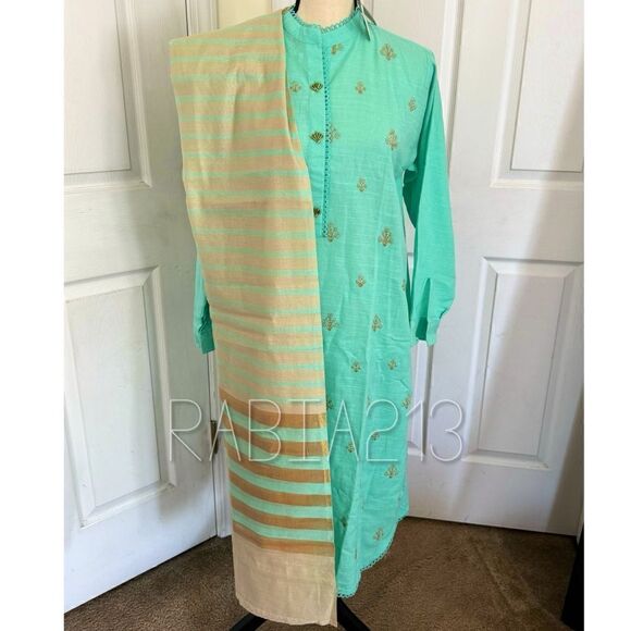 GUL AHMED IDEAS PRET 3 PIECE OUTFIT - Picture 2 of 7